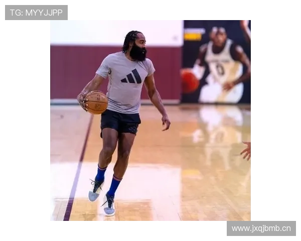 哈登昨晚又在家晒豪车，训练照倒是一年没见更新了？